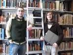 Andrea und Jens in der Bibliothek